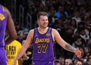 澳客官方网球-NBA巨星在比赛中绽放：湖人队员以惊人速度取得领先的简单介绍
